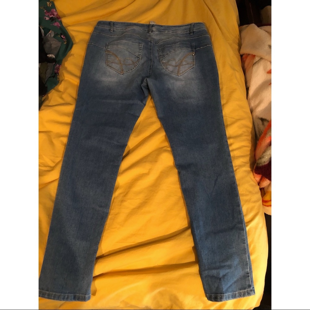 Jeans - Picture 2 of 4
